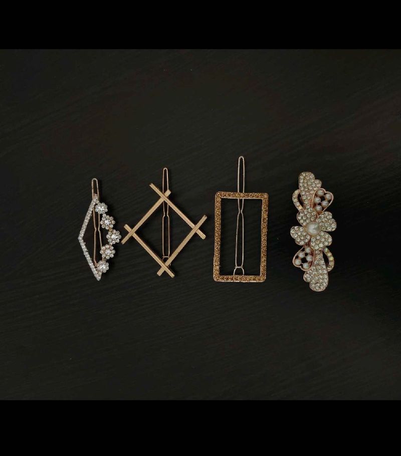 Combo Of Hair clips And Earphone
