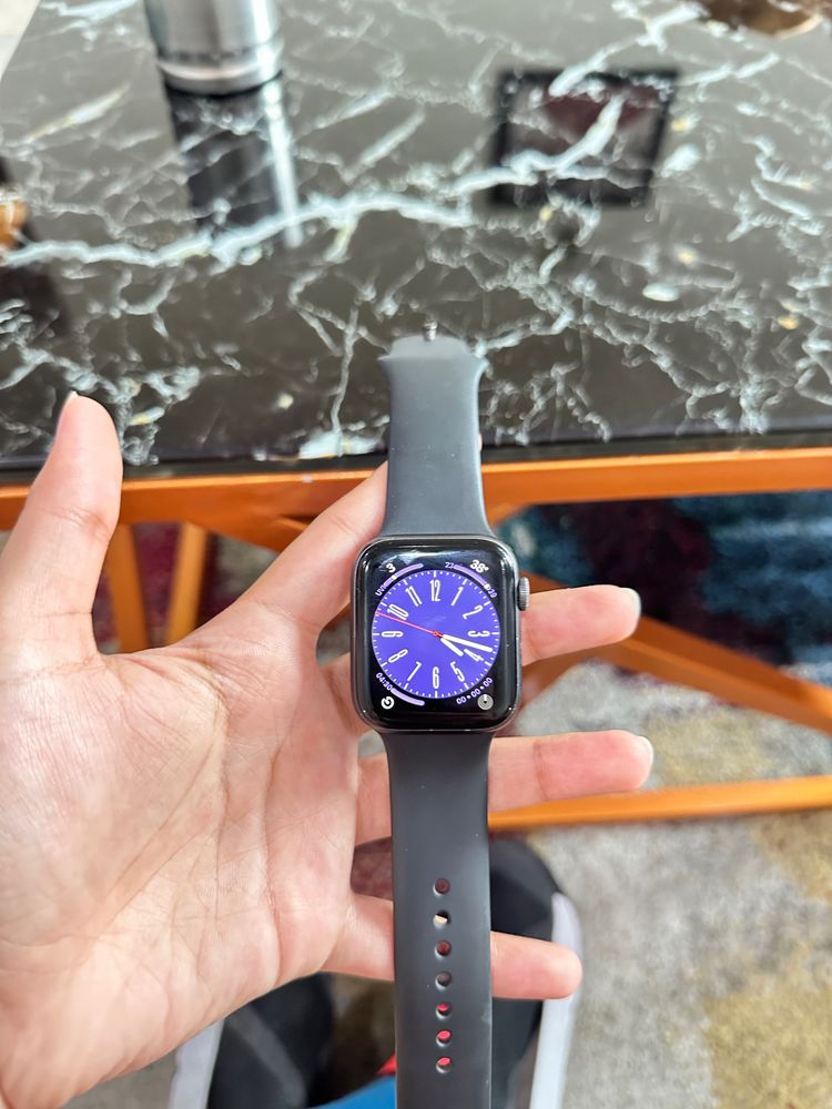 Original Apple Watch Series 4 44mm (GPS + Cellular)