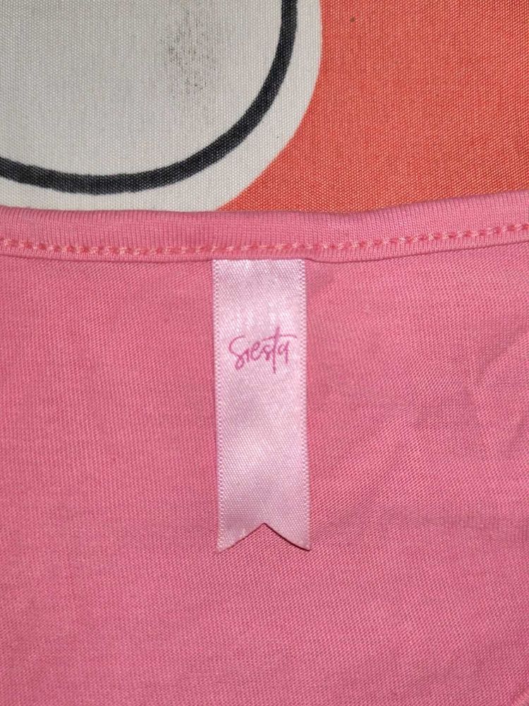 pink tshirt