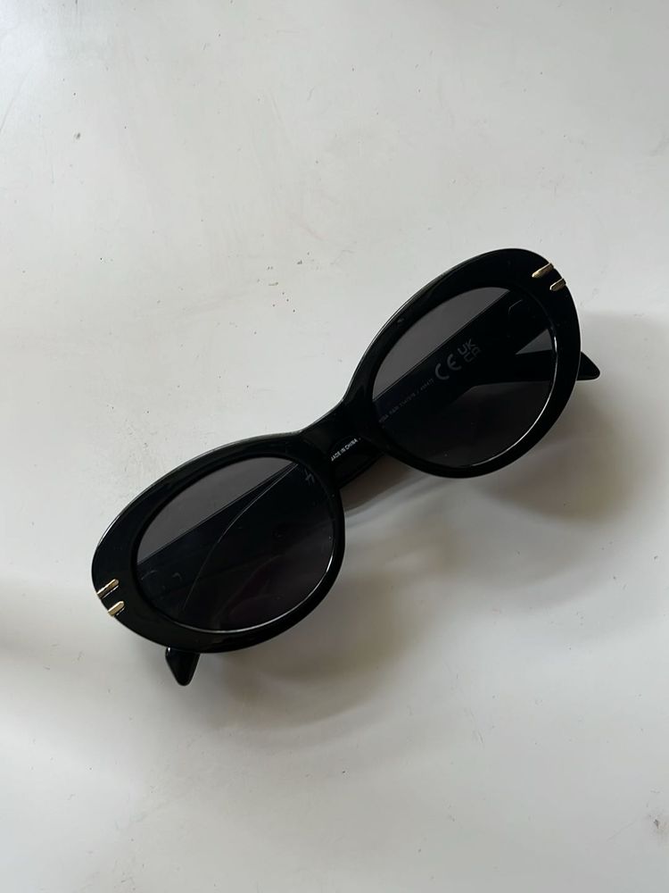 H&amp;M Black Oval Sunglasses With Gold Detailing