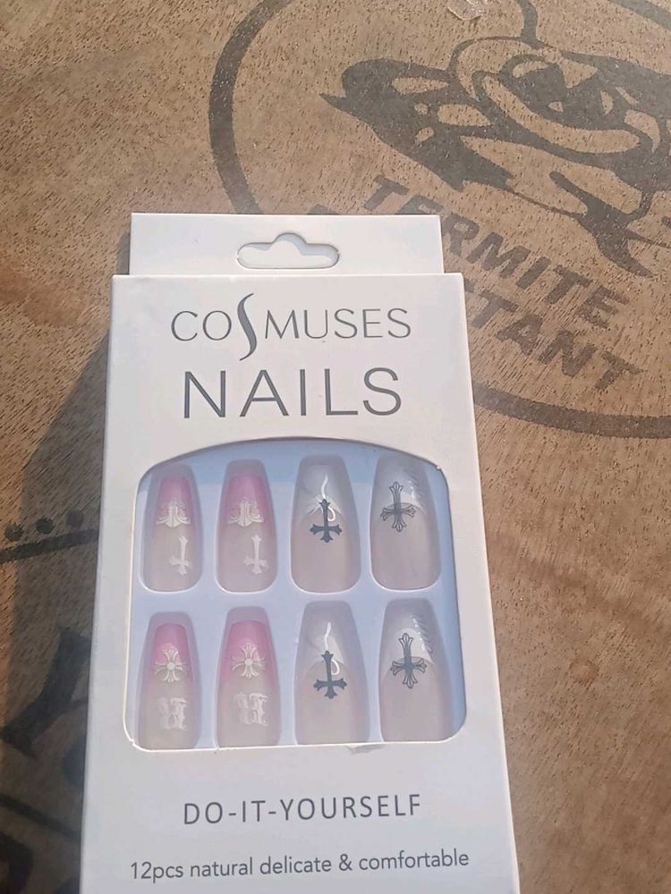 Cosmuses Nails: DIY Cross Design