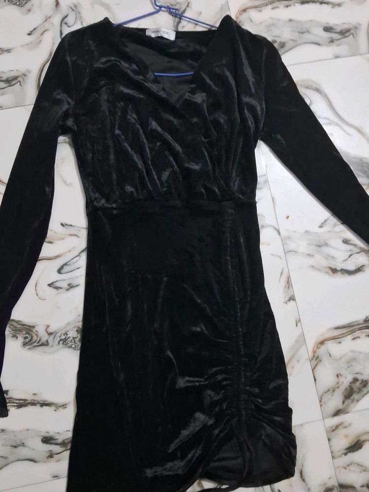 Black Velvet Long Sleeve Dress