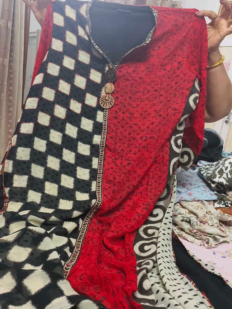 Red &amp; Black Printed Kurta