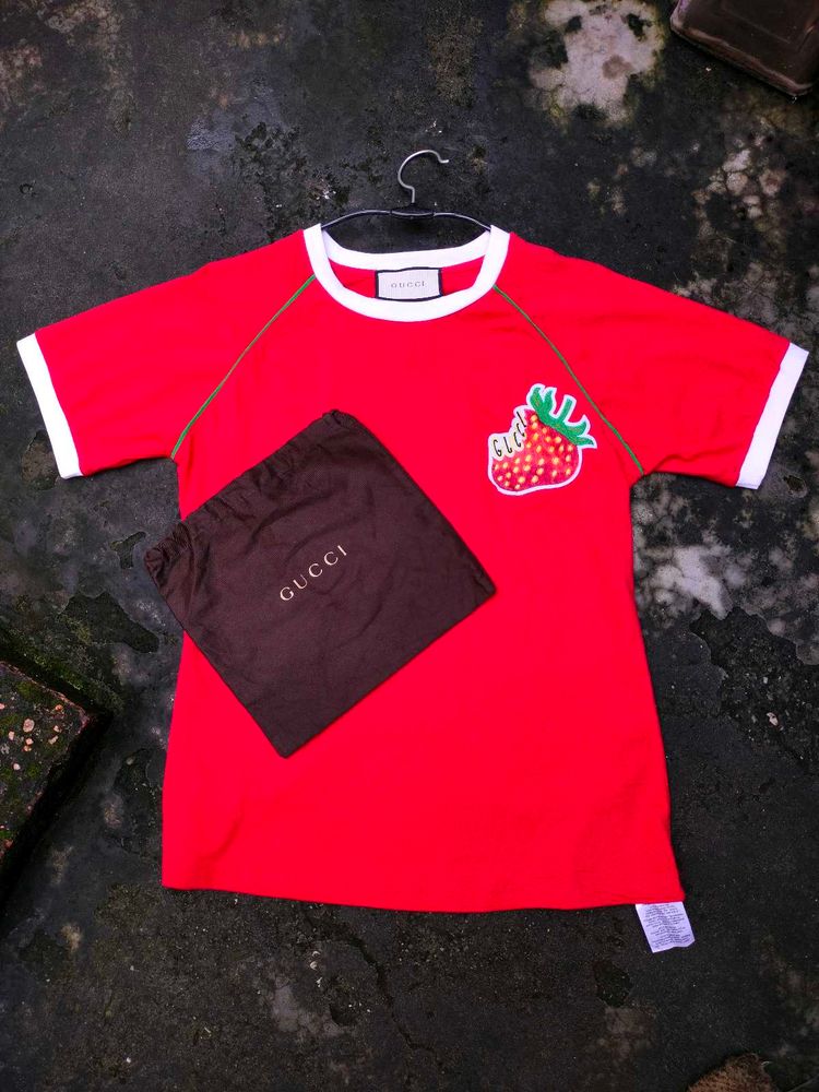 unisex Gucci Strawberry Tee with bag