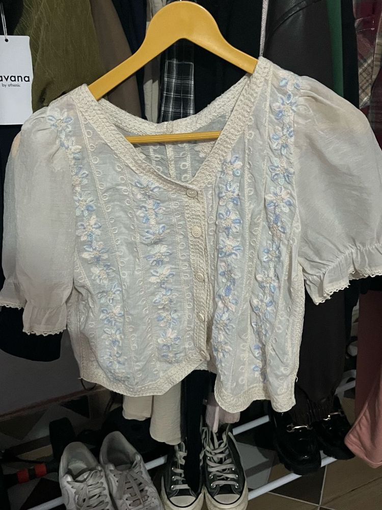 Floral Embroidered Korean Crop Top🫶