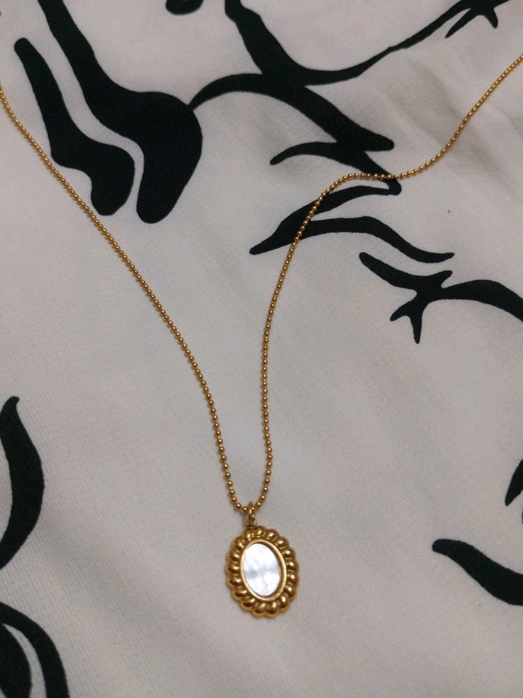 super dainty necklace