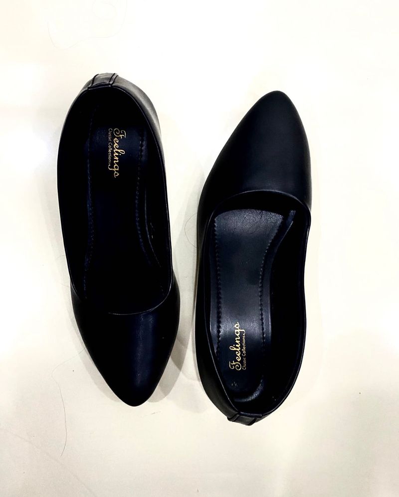 Feelings Black Wedges