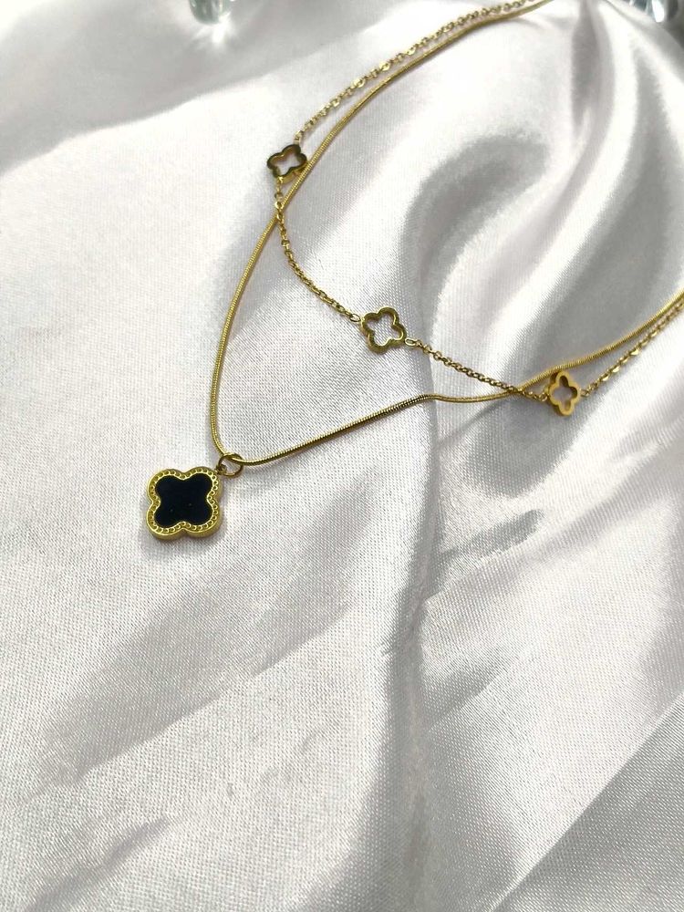 Clover Pendant Layered Necklace