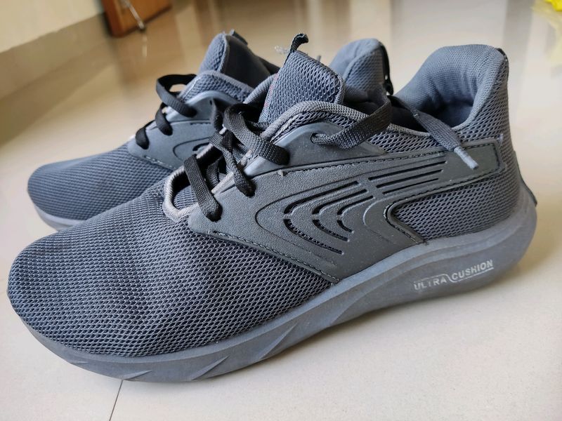 Sports Shoes With Ultra Cushion