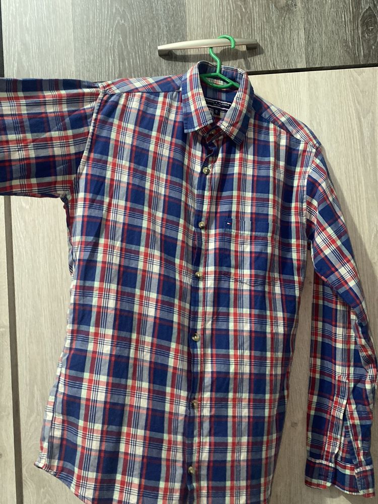 Tommy Hilfiger 👕 With Small And Fine Checks