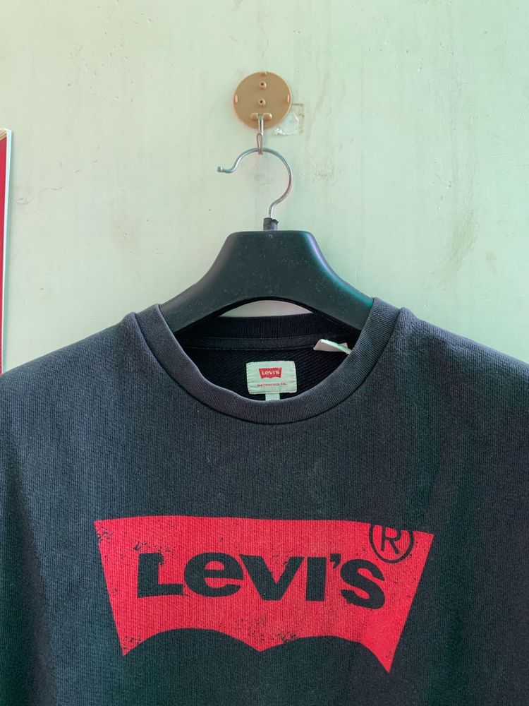 Levi&#39;s Graphic Sweatshirt