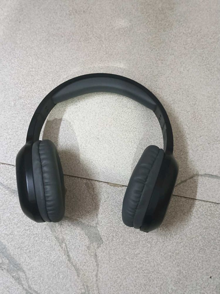 Black Wireless Headphones