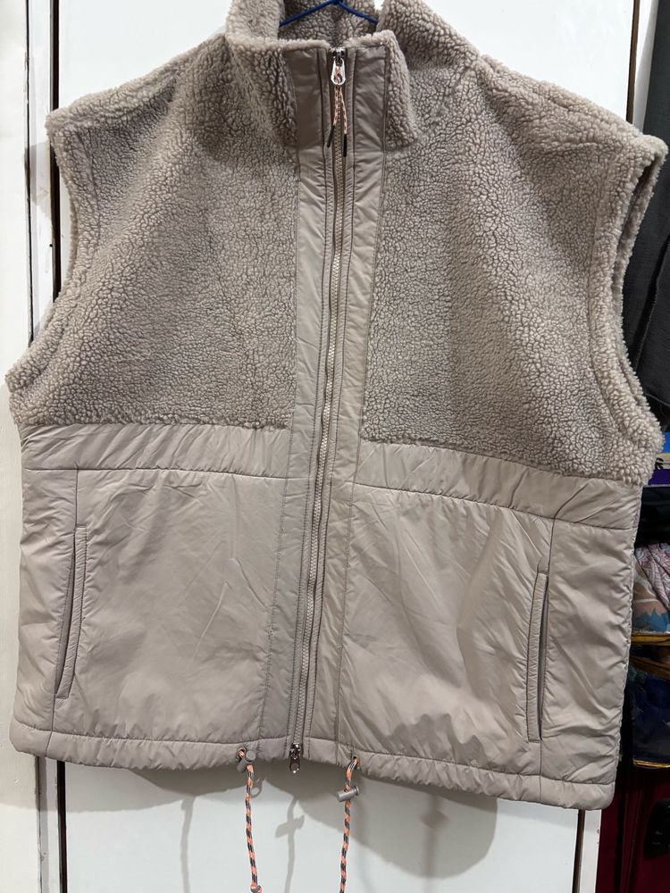 H&amp;M Beige Fleece Gillet