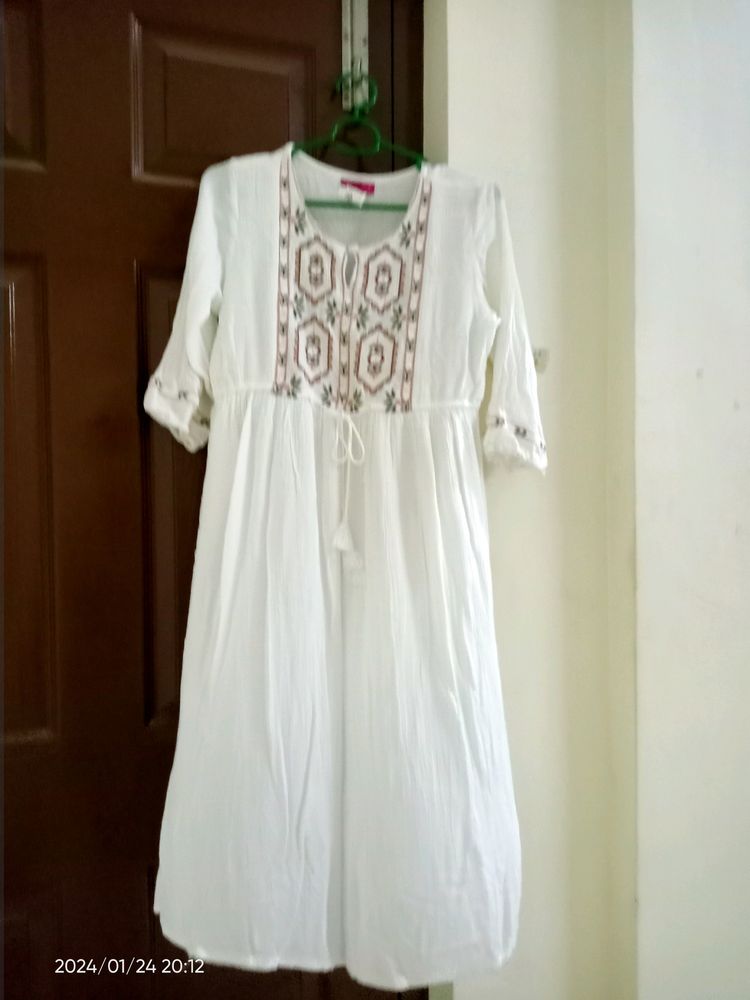 Women Embroidery Kurta