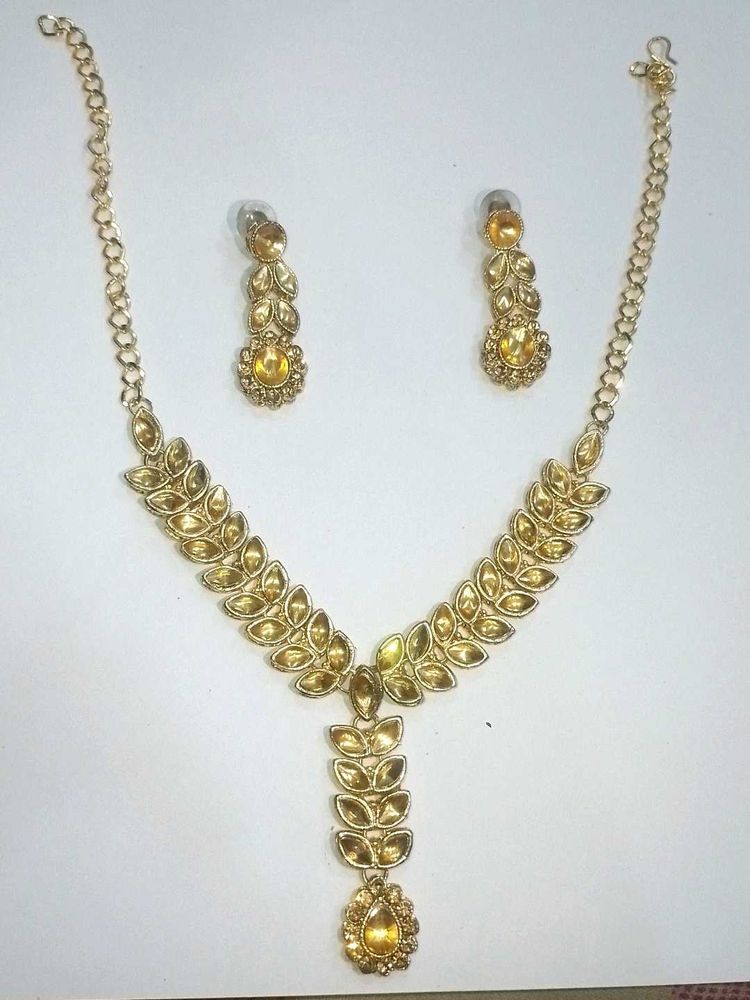 Elegant Gold Tone Necklace Set