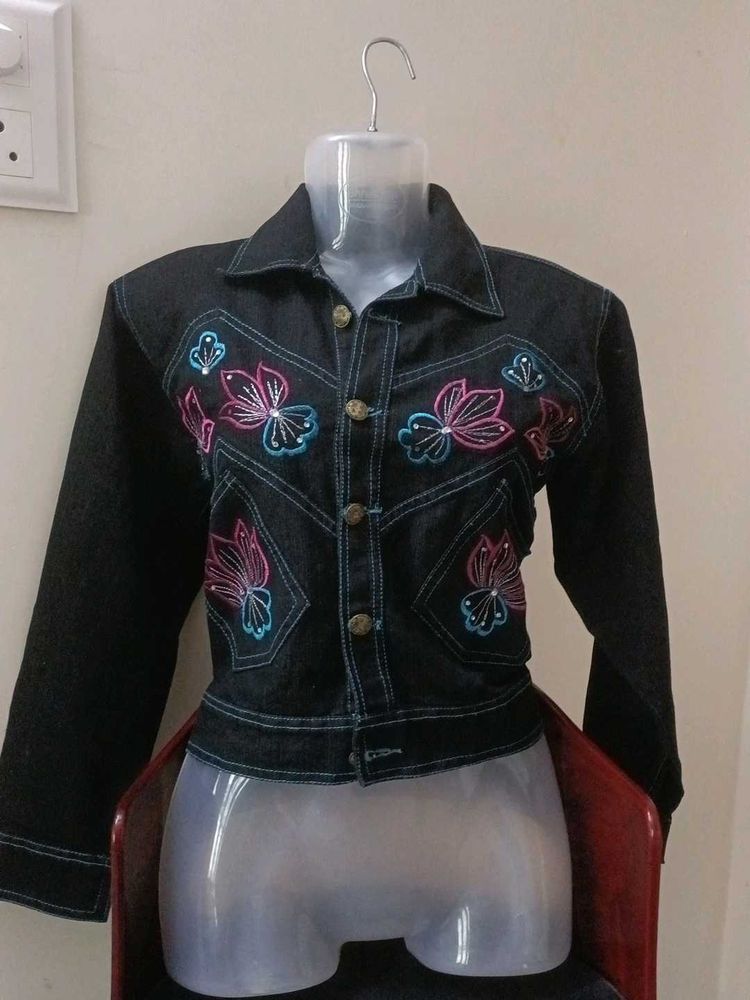 STYLISH ✨💖Embroidered Denim Jacket