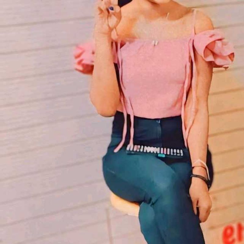 Cute Grly 😍 Off Solder Top
