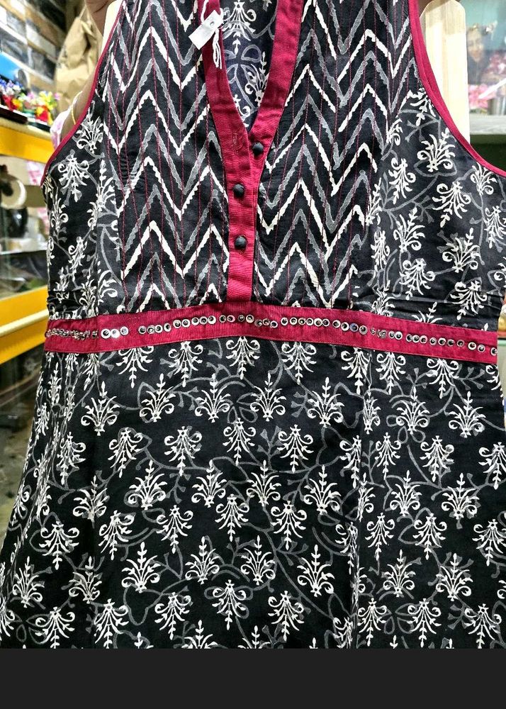 Ethnic Print Sleeveless Kurti