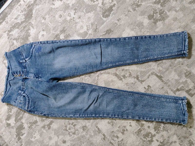 Stylish Denim Jeans with cute pink bow on it 🥳🎀