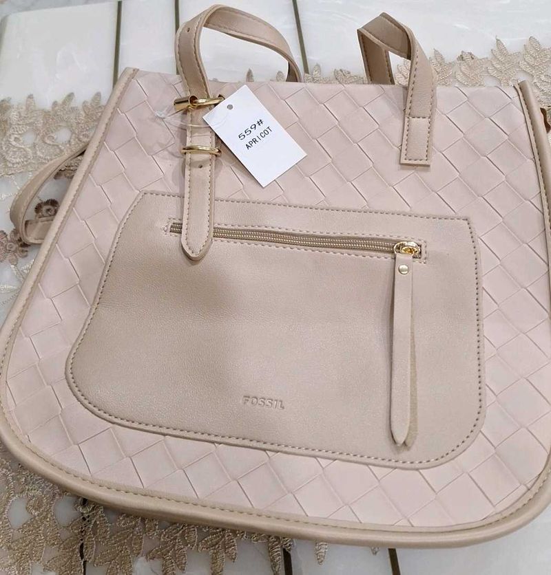 FOSSIL HAND BAG(copy) in brand new condition.