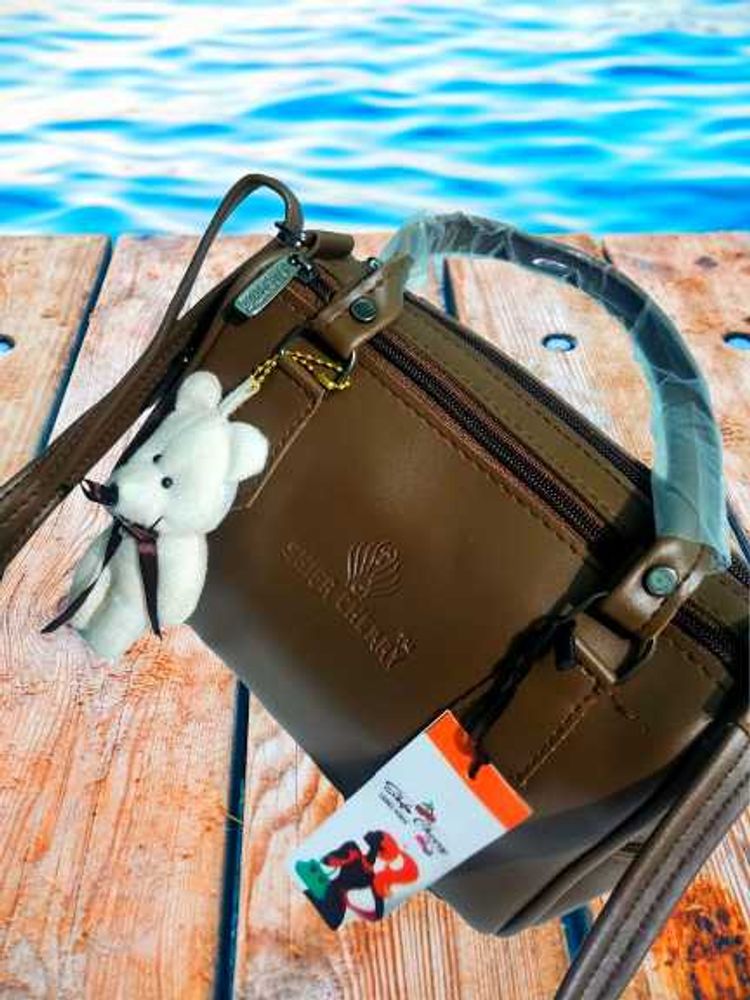 Ravishing Alluring Women Handbag – Stylish &amp; Funct