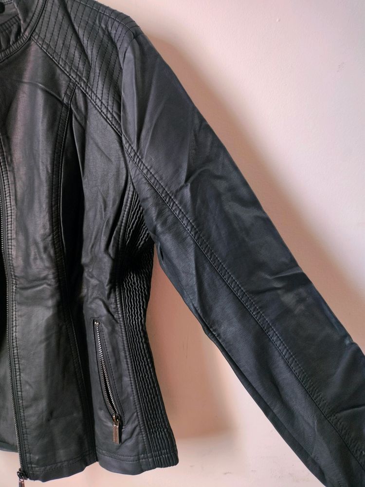 BLACK LEATHER JACKET