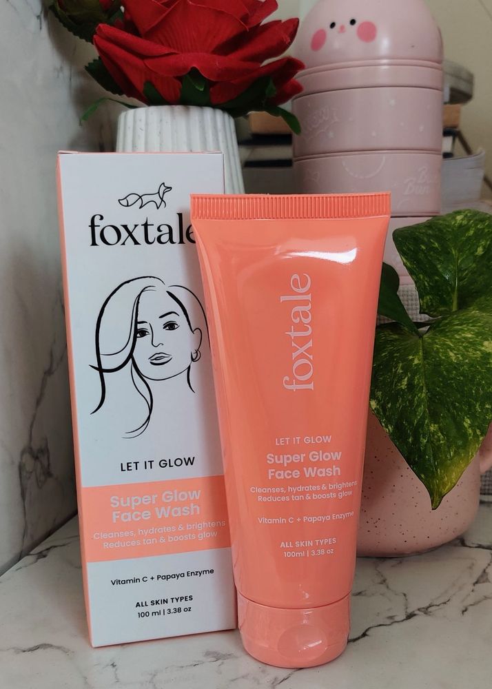 Foxtale Super Glow Face Wash