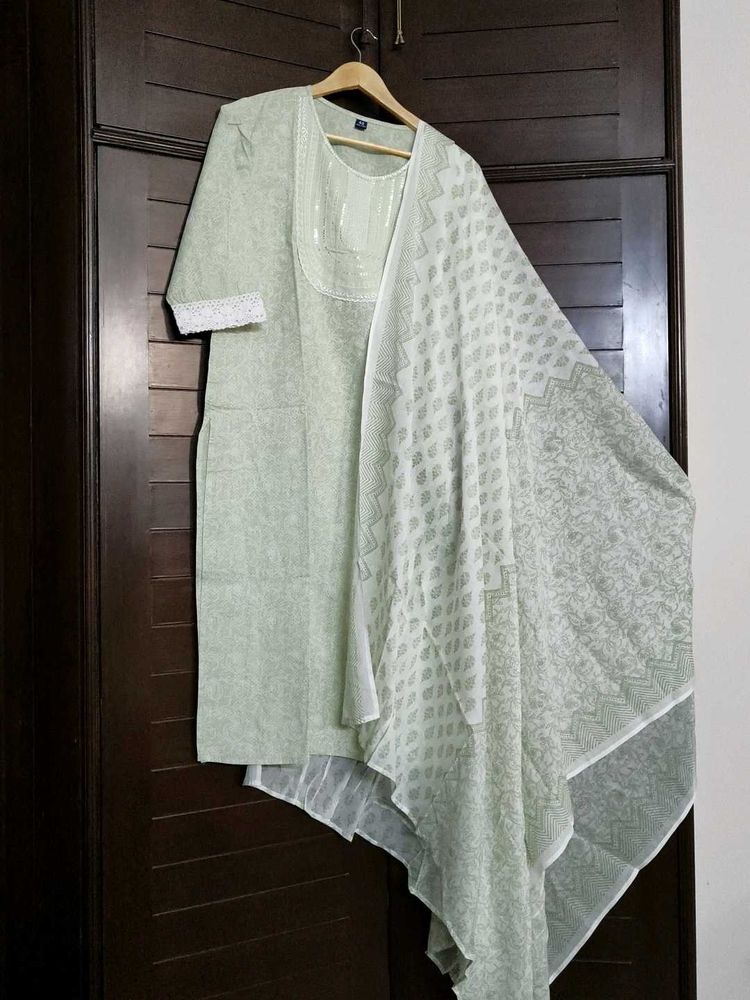 Women Green Printed Embroidered Kurta Set