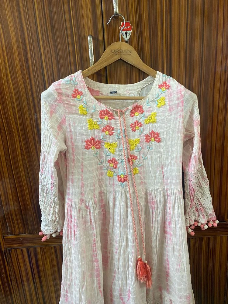 Embroidered Floral Kurta