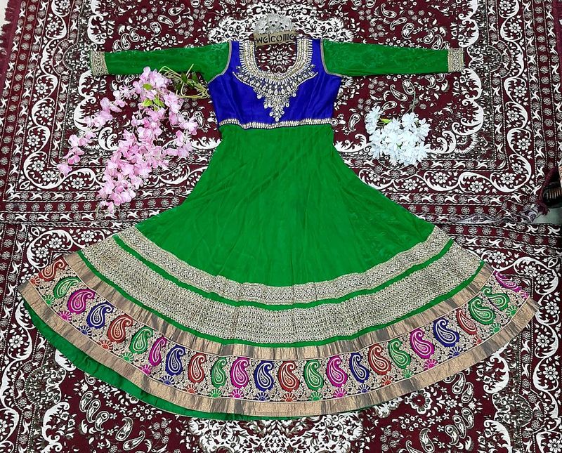 GREEN COLOUR GOWN WITH DUPATTA AND PAN &amp; FREEBIE