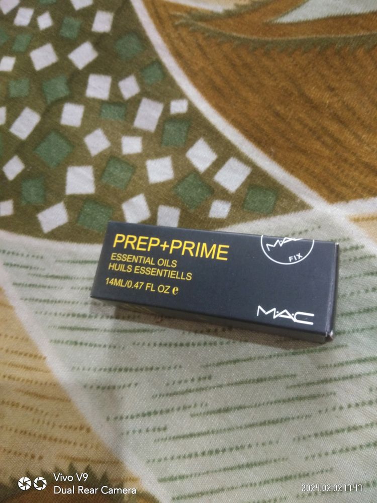 Mac Prep+prime ,essential Oils