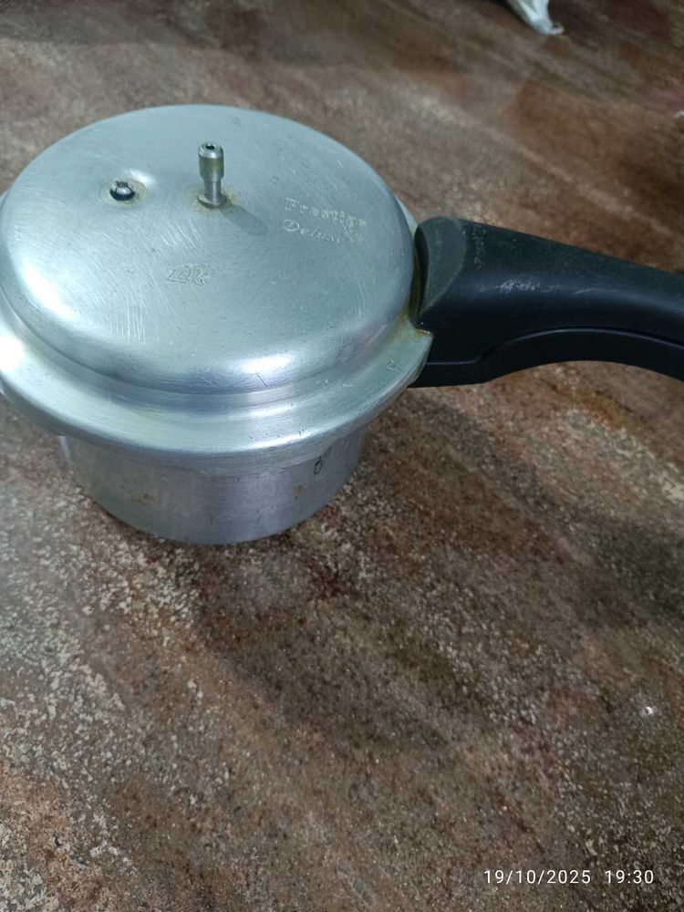 Prestige Deluxe 3 liter Pressure Cooker