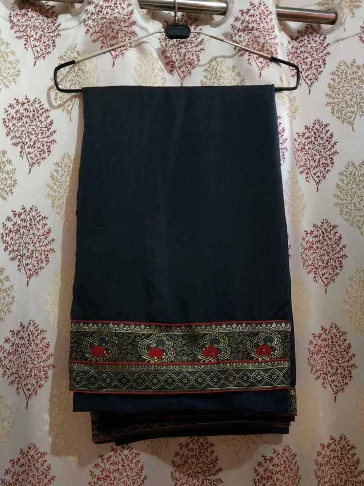 Elegant Dark Grey Saree✨