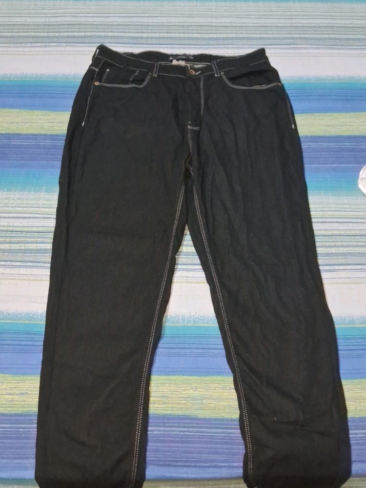 A Black Skinny Jeans
