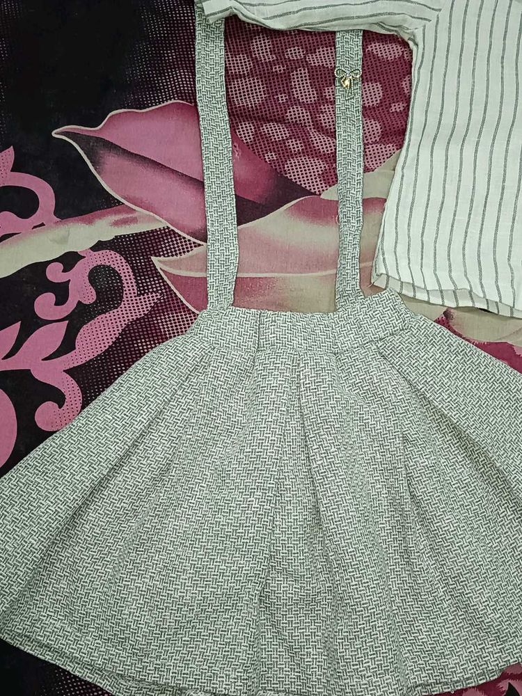 Girl&#39;s Suspender Skirt Outfit