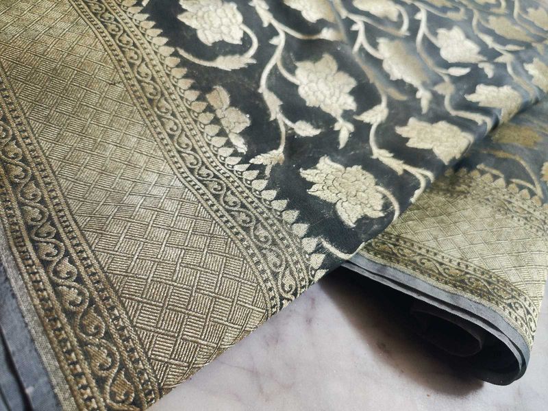 Grey Golden Pattu Saree