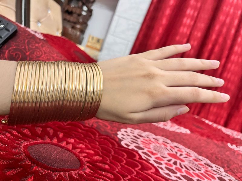 Anti Tarnish Golden Bangle Set