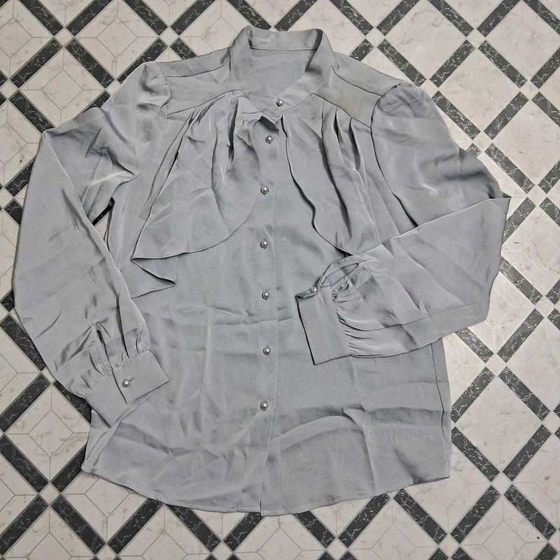 Vintage-Inspired Gray Top