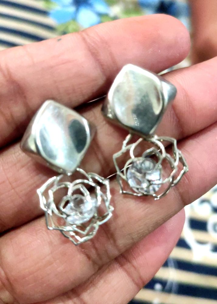 Korean Stylish Silver Plated Stone Earings.