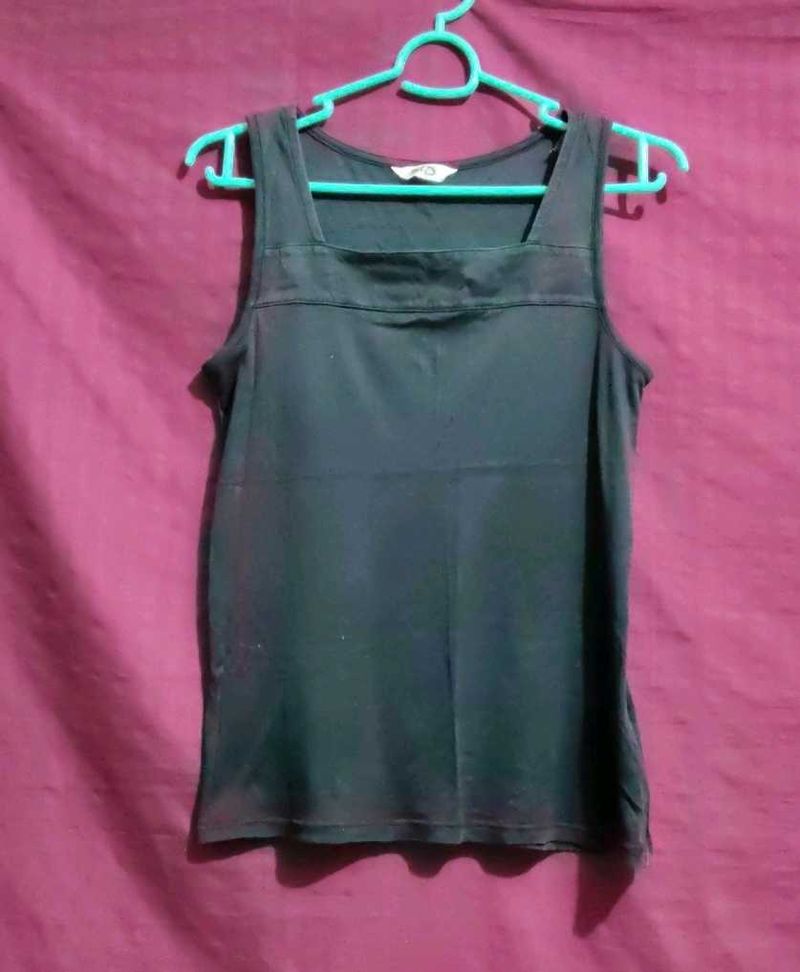 Casual sleeveless tank top