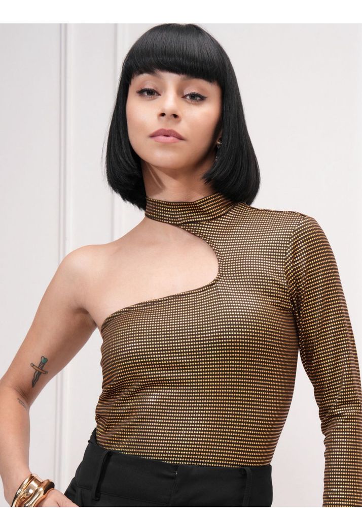One-Shoulder top
