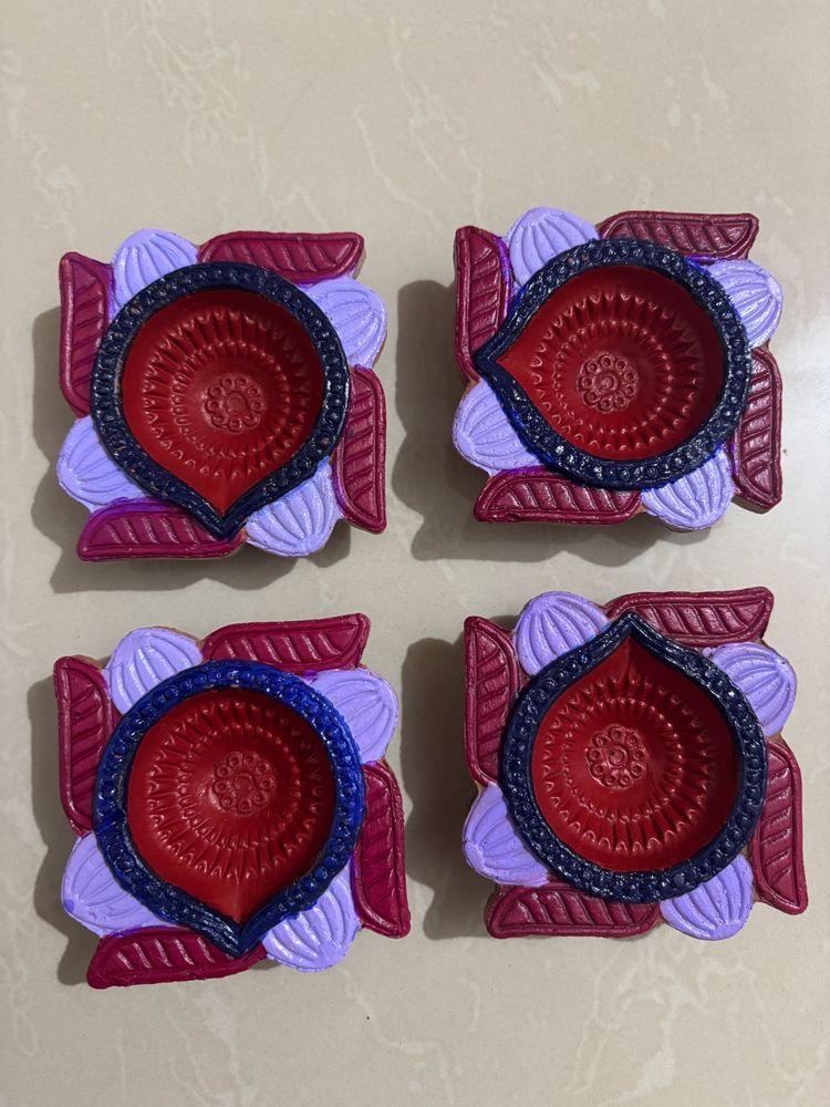 Colourful Diyas Set of 4 pieces.