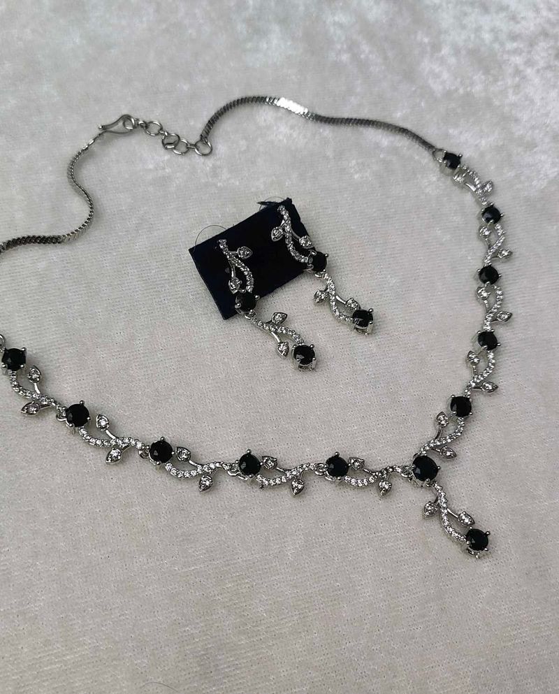 American Diamonds studded jewellery set (Black)