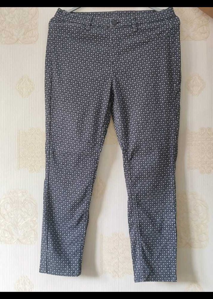 Patterned Ankle Pants
