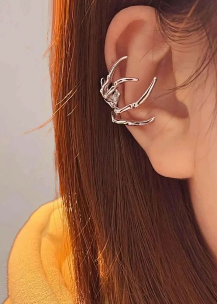 Skeleton Hand Ear Cuff