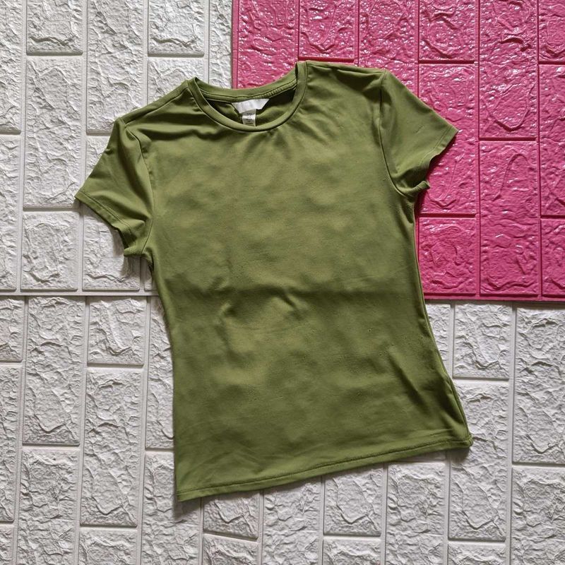 H&amp;M Women fitted Tshirt 💚