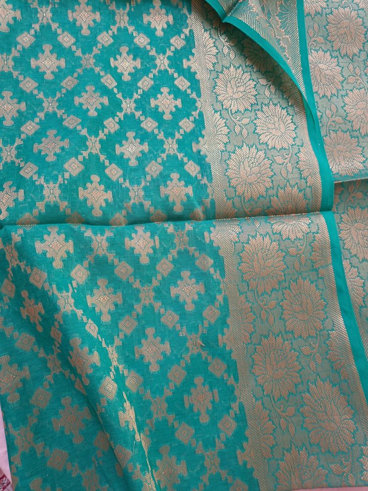 Dupatta In Very Good Condition. No Flaws