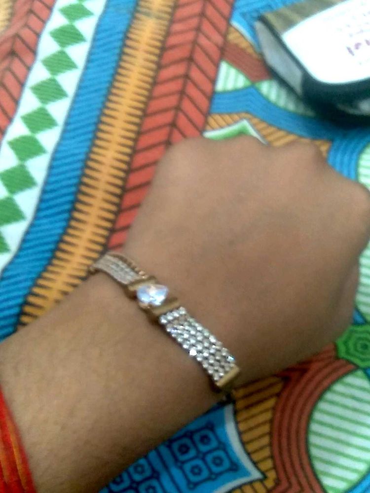 Chain With Stunning Brace Let