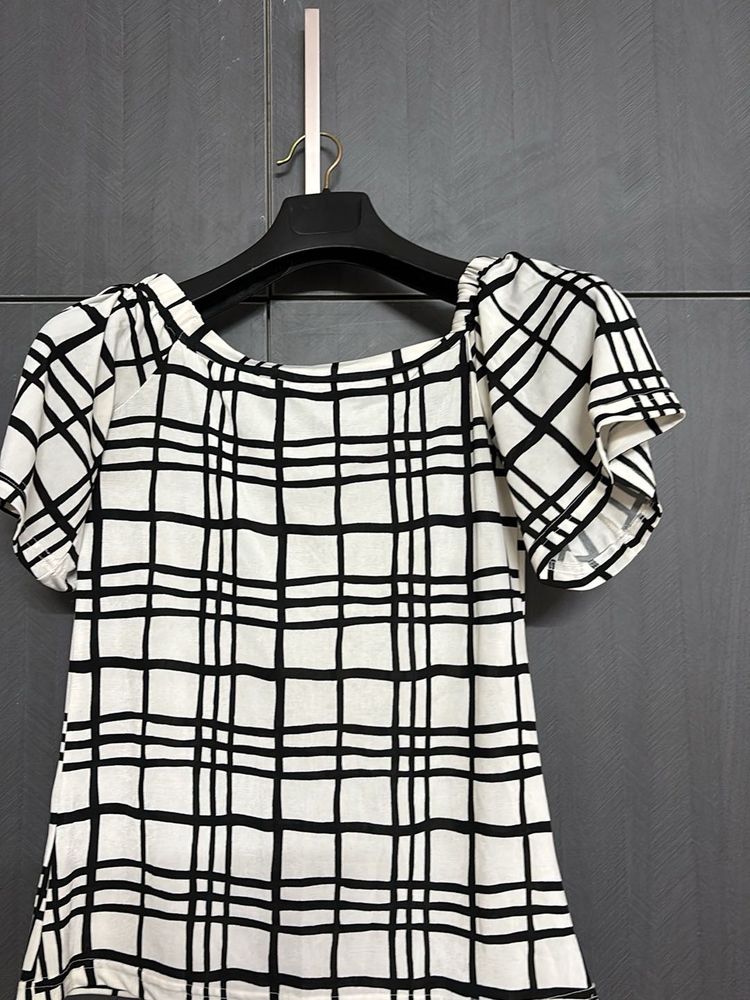 Checkered Puff Sleeve Top