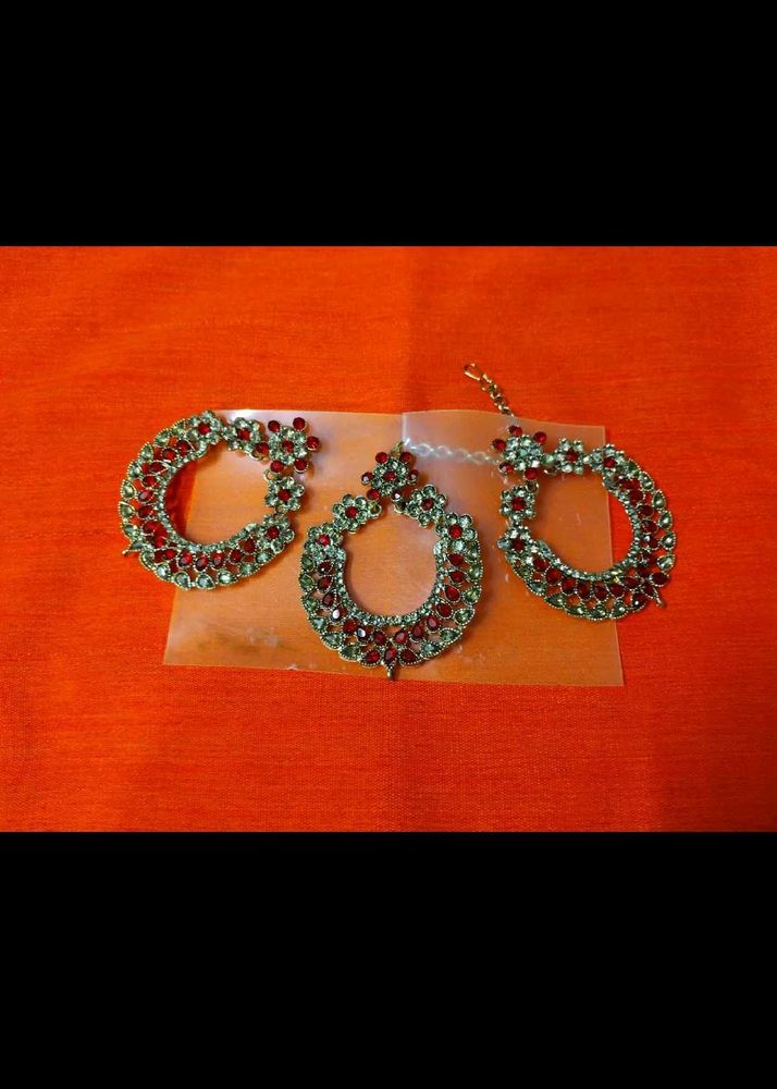 Mang Tika And Earrings
